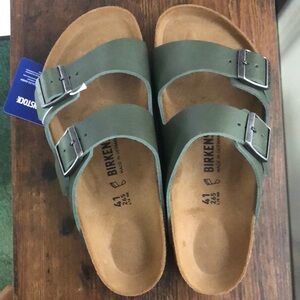 Unisex Birkenstock Arizona sandals NWT